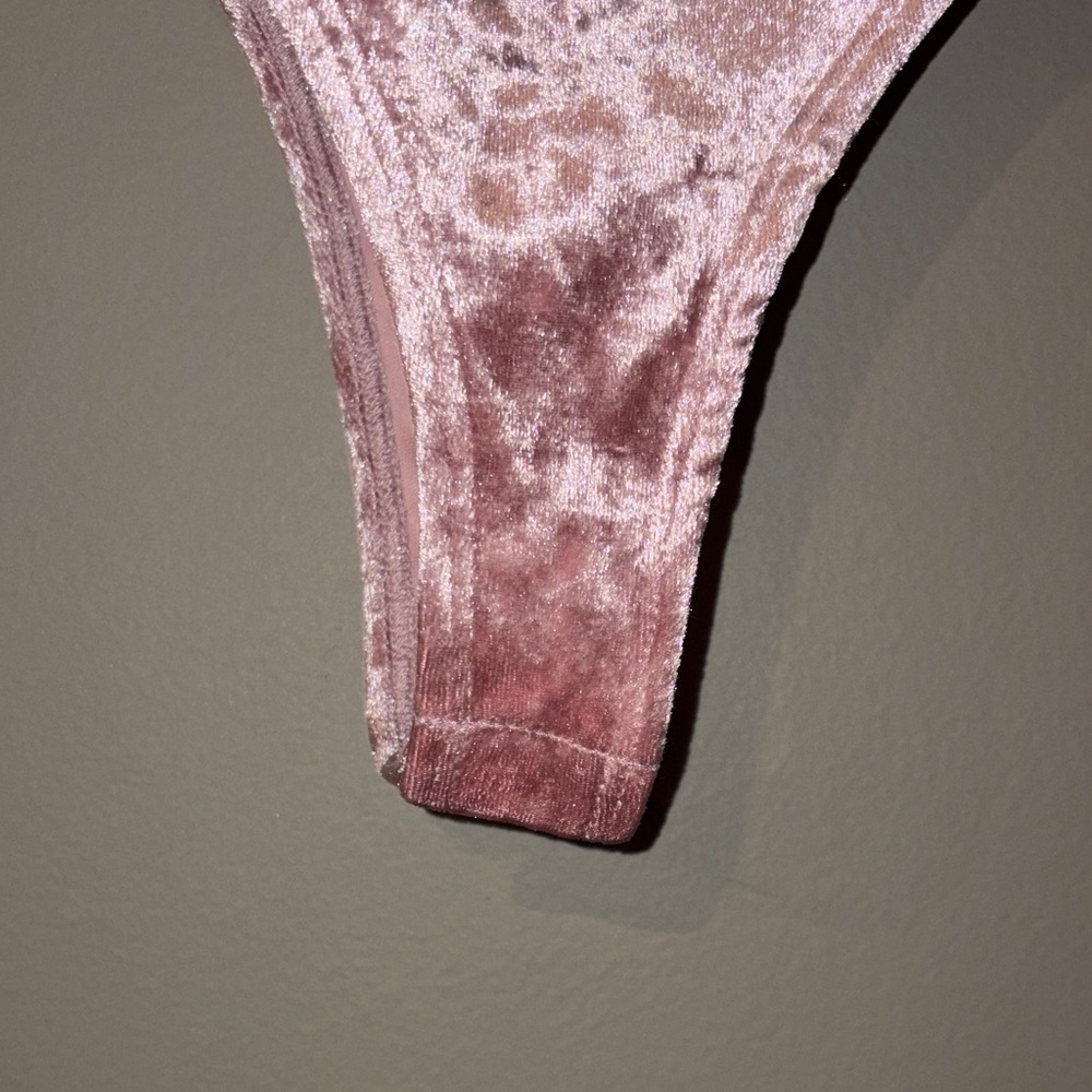 Francesca’s Velvet Bodysuit - Pink - Picture 5 of 9
